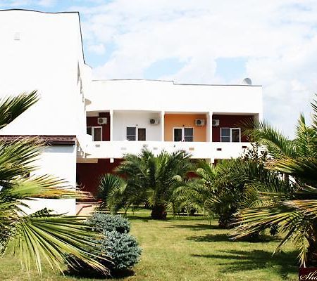 Hotel Sharmat Pizunda Exterior foto